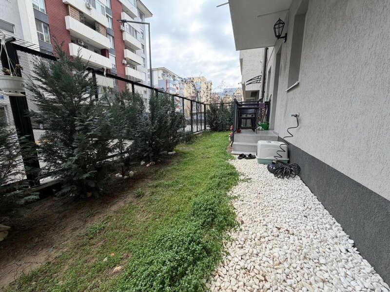 Popesti-Leordeni, apartament 2 camere, curte 27 mp, loc de parcare, metrou Berceni 15 minute